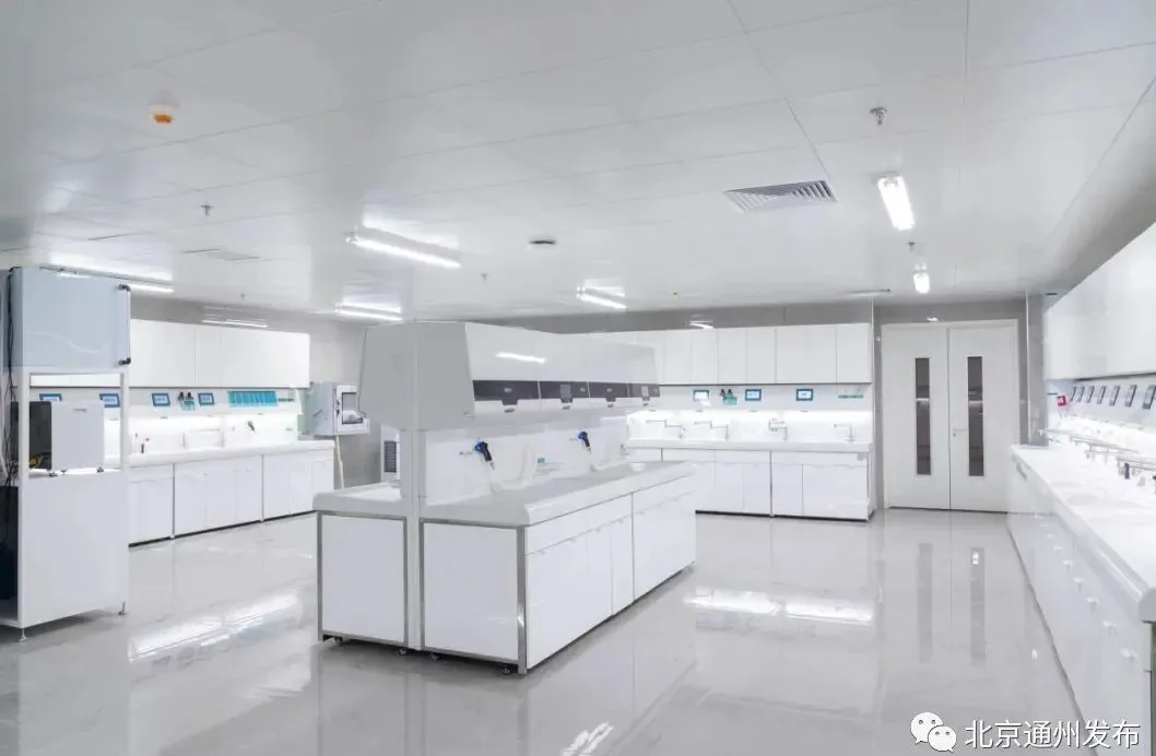 Clinical laboratory and diagnostic equipment at Friendship Hospital Tongzhou campus