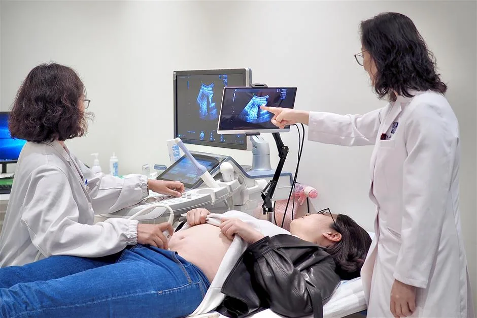 Ultrasound consultation at Shanghai First Maternity and Infant Hospital international medical department, photograph by Dong Jun