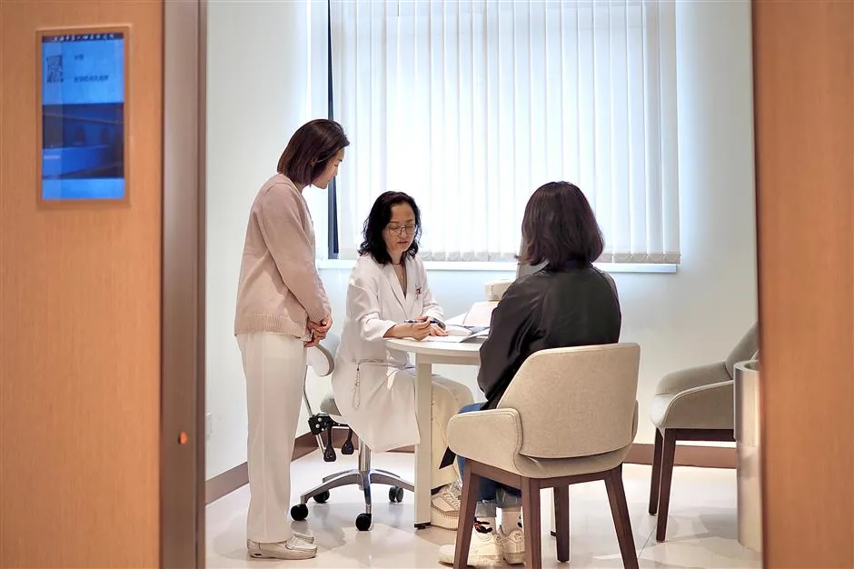 Clinician speaking with a patient in the hospital’s outpatient department, photograph by Dong Jun