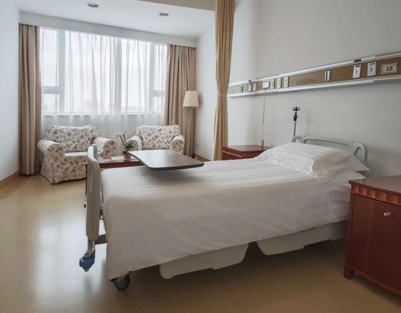 International inpatient room supplied by the user