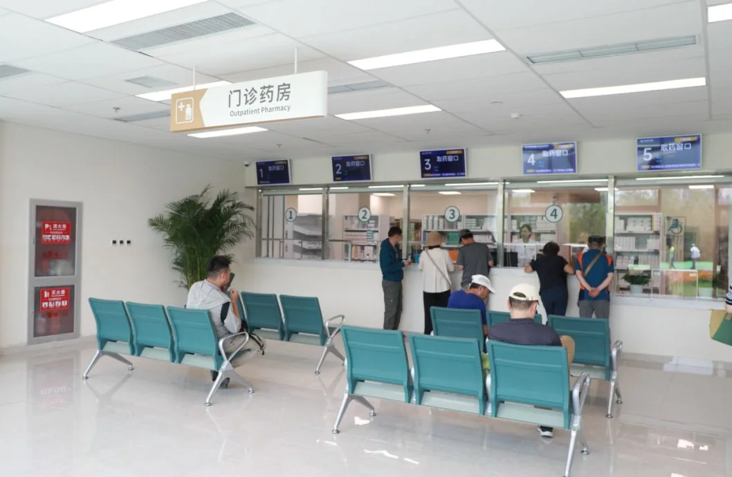 Registration and patient waiting hall at the separate Haidian North campus