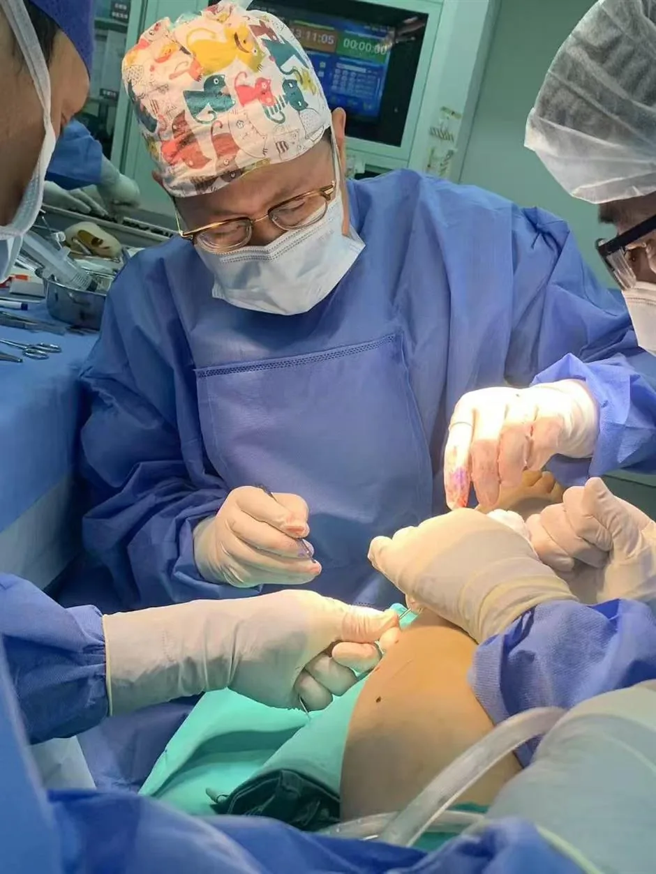 Sixth People’s Hospital orthopedic team at work in a reported research and clinical case; 2025 hospital-supplied photograph