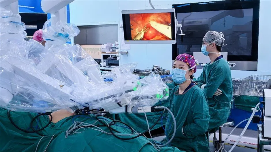 Robot-assisted gynecological operation at Shanghai General Hospital South Songjiang branch, not the North international clinic