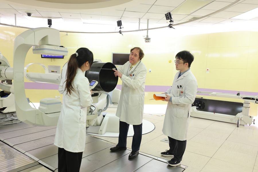 Clinical staff at a radiotherapy treatment station in the Shanghai municipal healthcare profile